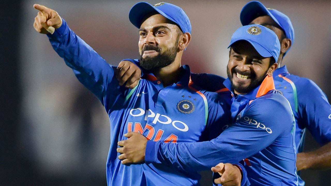 India VS West Indies: Virat Kohli reaction when audience chanted "Anushka-Anushka" | वनइंडिया हिंदी