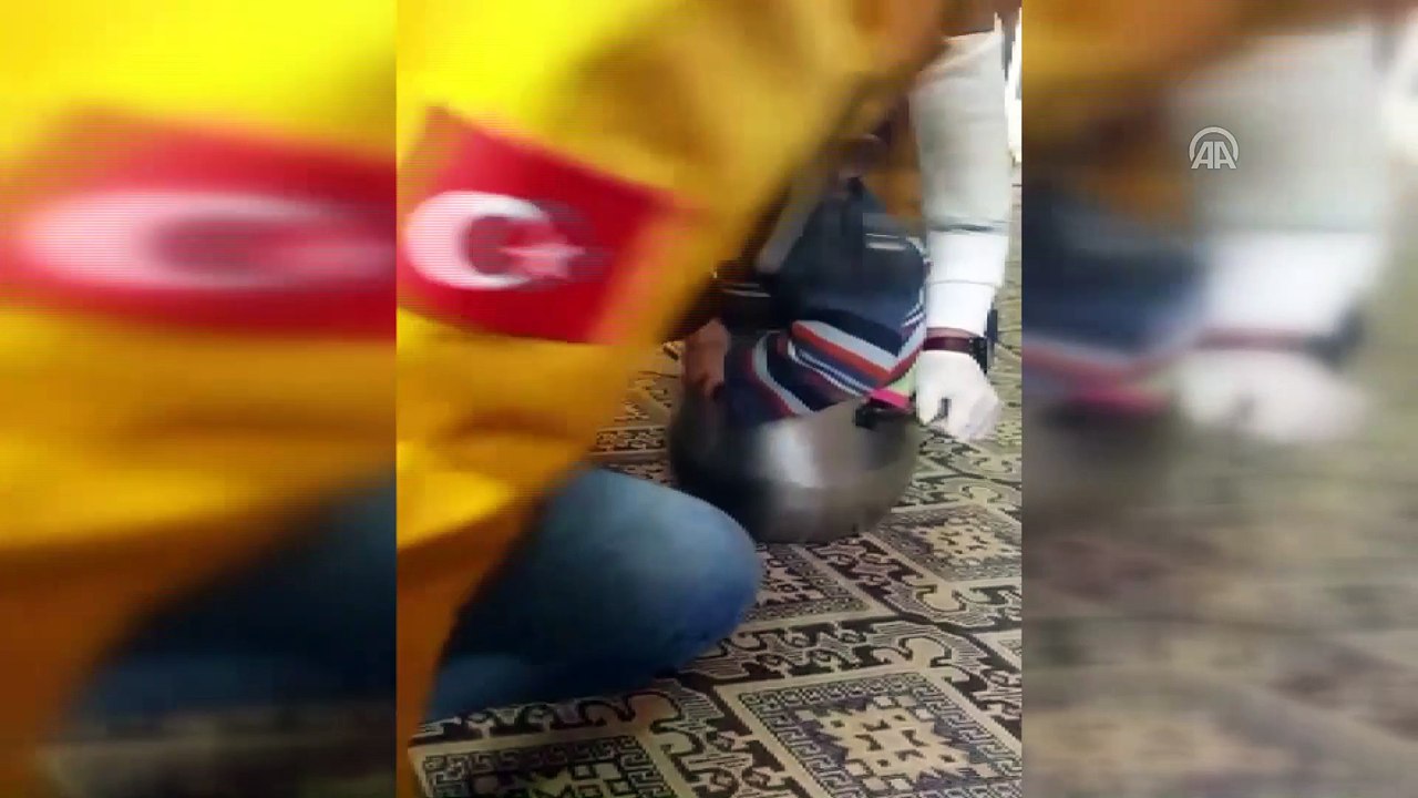 Tencereye sıkışan çocuk kurtarıldı - AĞRI