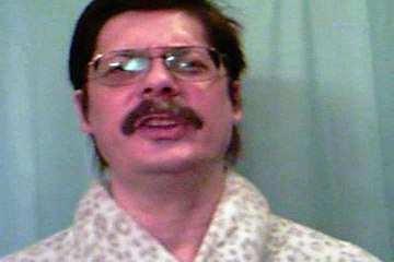 842. HOW SENSITIVE IS A DOGS NOSE COMPARED TO PEOPLE AND CATS ?