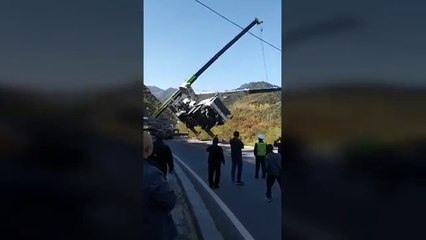 Un homme réussi à sauter d'une grue qui s'effondre... Miraculeux