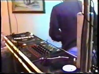 Gianni Cenerino Dj le feste in casa gli amici gli eventi i mixaggi i dischi di vinile i tempi che furono gli anni 90