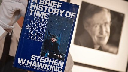أغراض خاصة بعالم الفيزياء الراحل ستيفن هوكينغ للبيع في المزاد