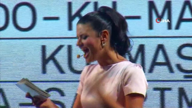 7. Dokuma Kumaş Tasarım Yarışması’nın kazananı ‘Düzlem’ tasarımıyla Berna Süslü oldu