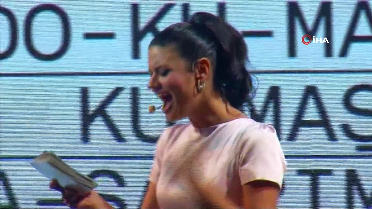 7. Dokuma Kumaş Tasarım Yarışması’nın kazananı ‘Düzlem’ tasarımıyla Berna Süslü oldu