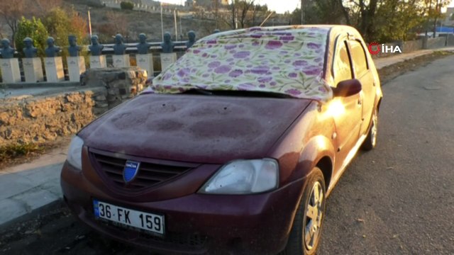 Kars buz tuttu... Soğuk hava araçların camlarını dondurdu