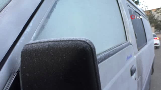 Kars Buz Tuttu... Soğuk Hava Araçların Camlarını Dondurdu