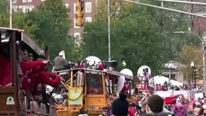 Un spectateur casse le trophée des Red Sox !