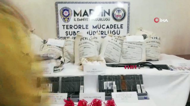 Mardin'de polis ekipleri tarafından bomba yüklü bir araç ile birlikte 3 terörist sağ olarak yakalandı. Ele geçirilen araç ve teröristlerle ilgili geniş kapsamlı çalışma başlatıldı.