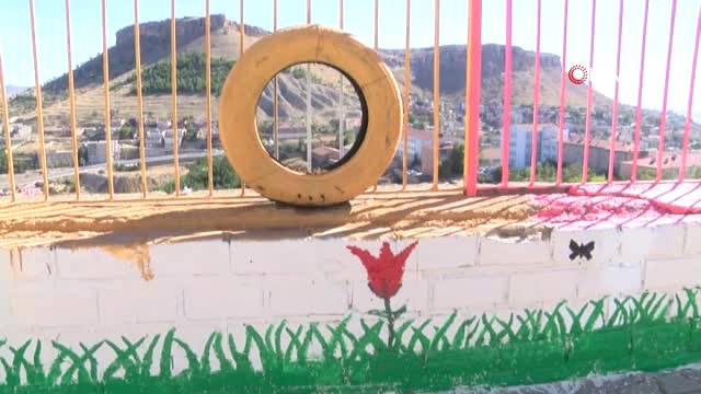 Mahalleyi Seferber Eden Okul Sevgisi...okulu Taşlayan Gençler Okulu Güzelleştirmek İçin Çalıştı