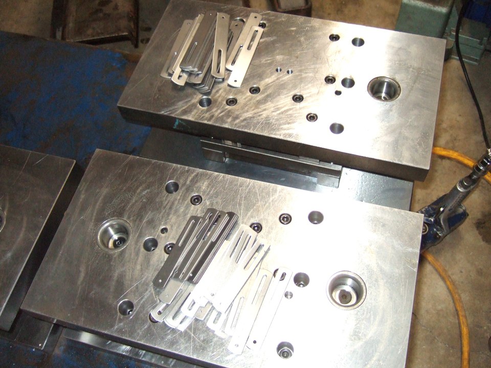 Punch die Bending die