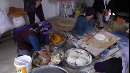 Kadınlar Üreterek Hem Para Kazanıyorlar Hem de Sosyalleşiyorlar