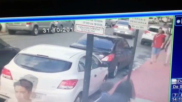 Mãe cai com bebê durante ação de assaltantes em Vila Velha