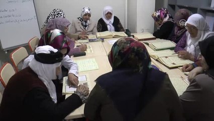 Diyarbakırlı Ninenin Kur'an-ı Kerim Aşkı