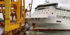 À Barcelone, un ferry percute une grue et provoque un incendie