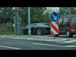 Lamborgini V12 supercar (2010) spy video
