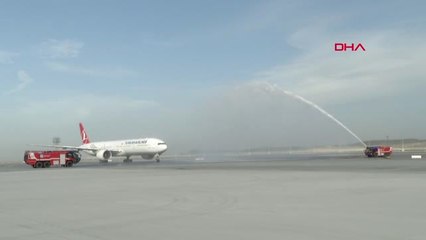 Tarihi Uçuşu Gerçekleştiren Uçak Ankara'da Böyle Karşılandı