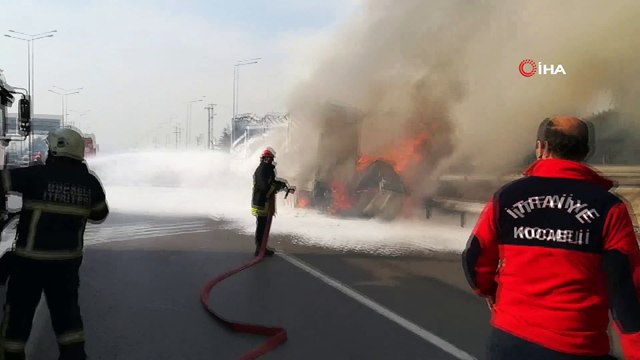 Kargo yüklü tır alev alev yandı