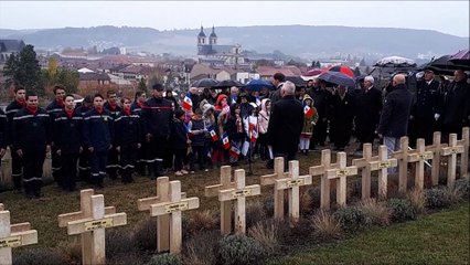 Pont-à-Mousson Marseillaise pour les écoliers pour la cérémonie du Souvenir Français