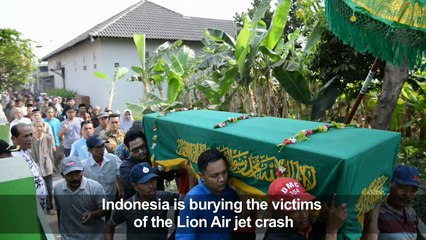 Fainting and tears at funeral of Indonesia jet crash passenger