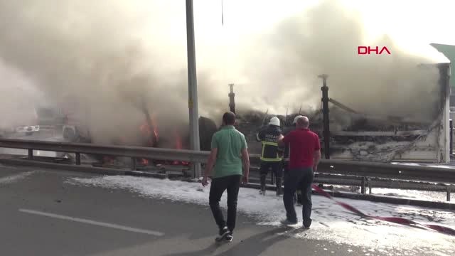 Kocaeli Tır'ın Dorsesi Alev Alev Yandı