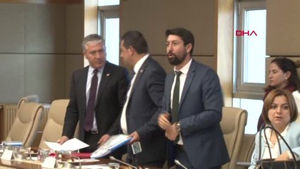 Komisyon Saatinin Ertelenmesine Milletvekilleri Tepki Gösterdi