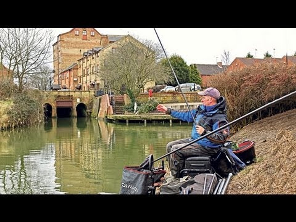 Angling Times joins Mark Pollard as he reveals his squatt tips for roach