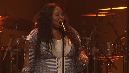 Tasha Cobbs Leonard - Put A Praise On It