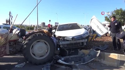 Aynı Kavşakta Bu Defa Traktörle Otomobil Çarpıştı: 3 Yaralı