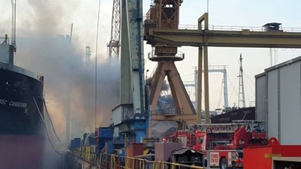 Tuzla'da Tersaneler Bölgesinde Gemide Yangın
