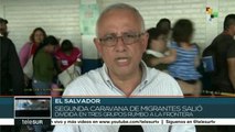 Migrantes de 2a caravana de salvadoreños siguen cruzando a Guatemala