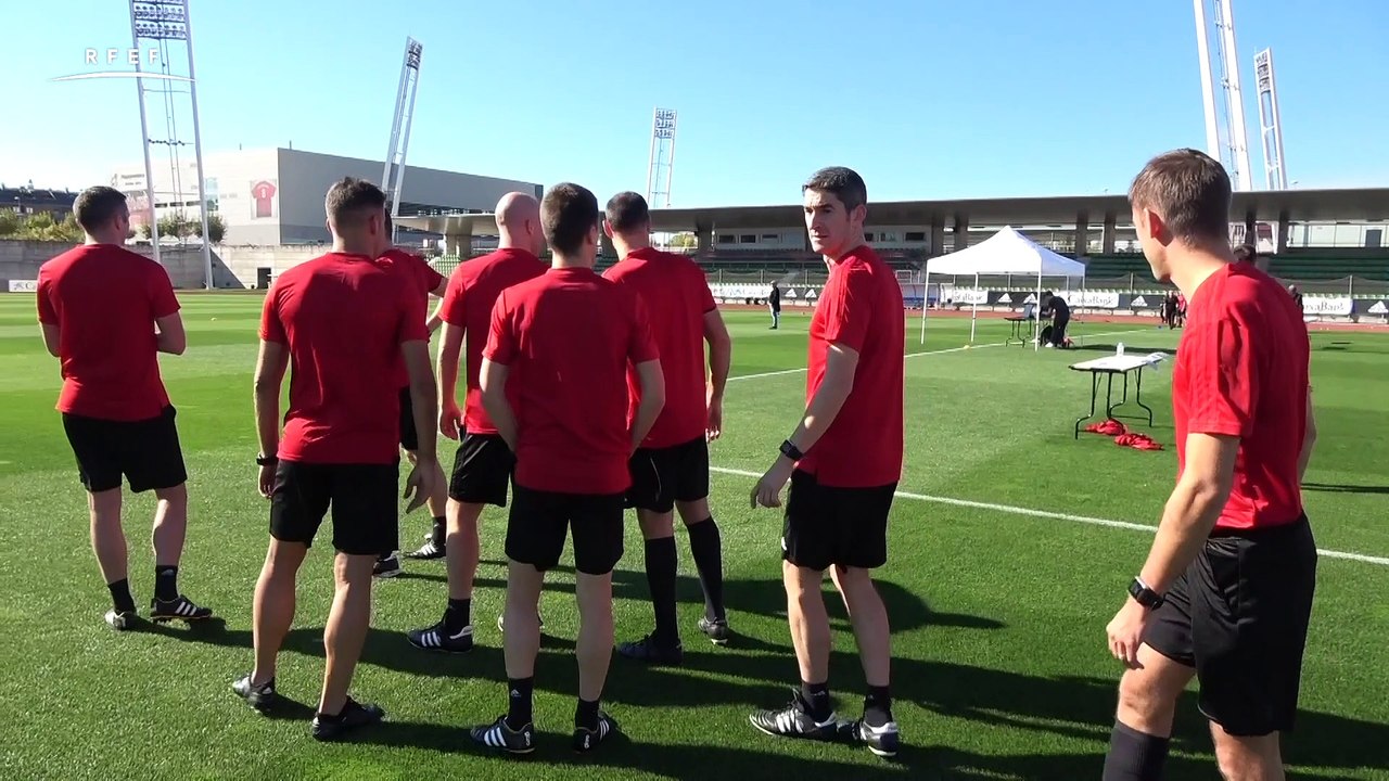 Los Árbitros Élite de UEFA entrenan en la Ciudad del Fútbol