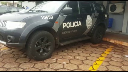 Choque flagra jovem com motocicleta com motor raspado