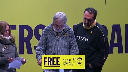 Familiars de Junqueras i Forn llegeixen cartes seves en l'homenatge per l'any de presó