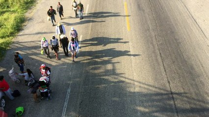 Caravana migrante toma peligrosa ruta en México