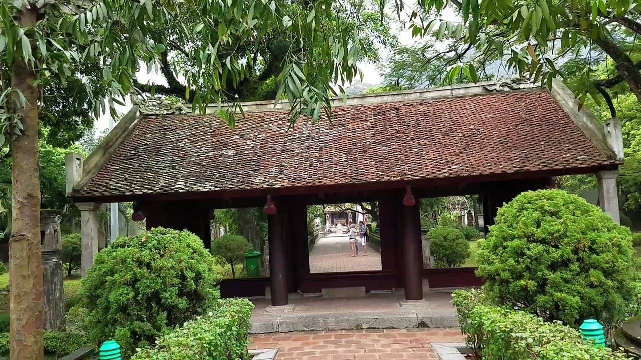 Hoa lu . temple de rois Le Dai Hanh et Dinh Tiên Hoang