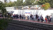İzmir Tcdd Treninin Önüne Atlayarak İntihar Etti