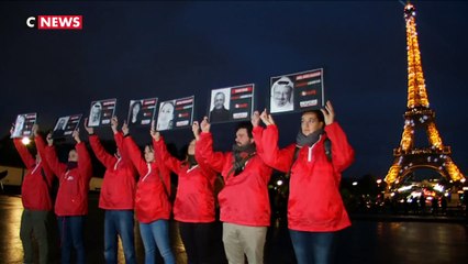 La Tour Eiffel s'éteint en mémoire des journalistes disparus
