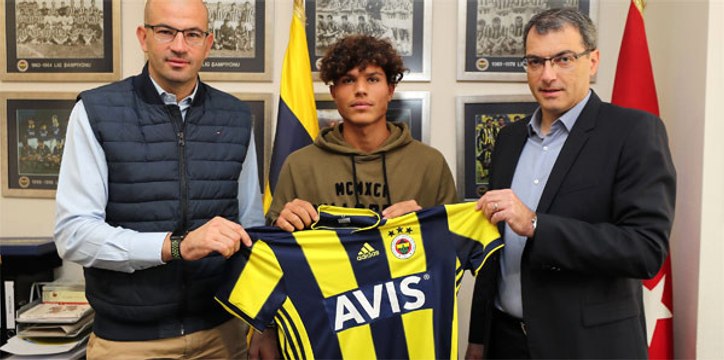 Fenerbahçe, Altyapı Oyuncusu Gürol Demirezen ile Profesyonel Sözleşme İmzaladı