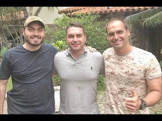 Folha de São Paulo já discute condição eleitoral de filhos de Bolsonaro