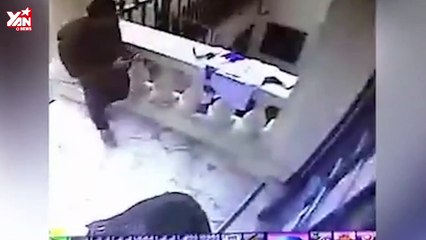 Chân dung người đàn ông lấy cắp áo tri ân trong lễ tang Chủ tịch Leicester City.