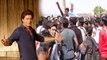 Zero Trailer: Shahrukh Khan fans get CRAZY for him outside Mannat; Watch video | FilmiBeat