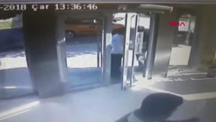 Yaşlılara Yol Ver' Dedi, Çıkan Tartışmada Bıçaklandı... O Anlar Kamerada