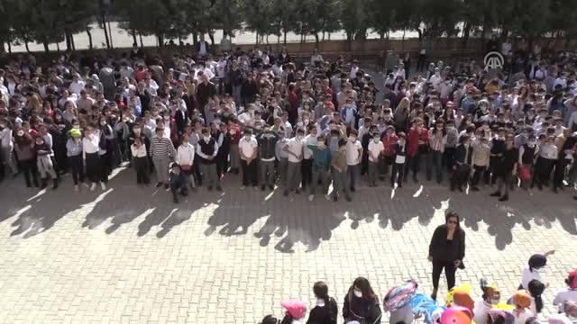 Lösemiye Dikkati Çekmek İçin Maskeyle Okula Geldiler