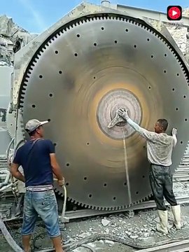 Il faut beaucoup de talent pour manier cet outil : Masse à manche souple