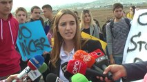Ora News - Studentët në Durrës sërish protestë për ndotjen në Porto Romano