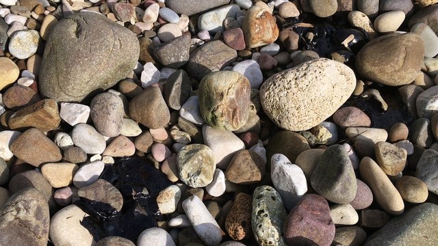 La pollution aux hydrocarbures a atteint les plages de Port-de-Bouc