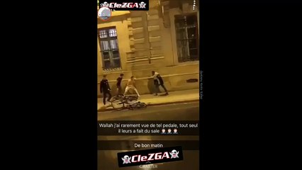 Des jeunes veulent voler la livraison d’un cycliste Uber Eats à Paris