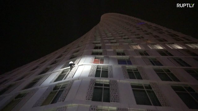 El 'hombre araña' trepa los edificios más altos del mundo