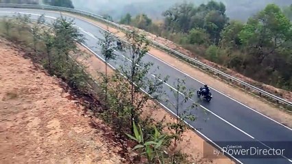 Pulsar 220f cornering (live accident caught on camera) ( 720 X 1280 )