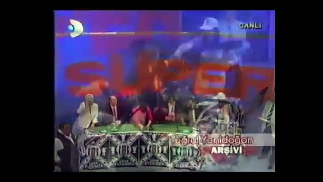 90lar Futbol Twitterda Beşiktaş Teknik Direktörü Daum, dansöz Asena ile şampiyonluk kutluyor ( 1994-1995 ) httpstco41Kp2ZdJaP